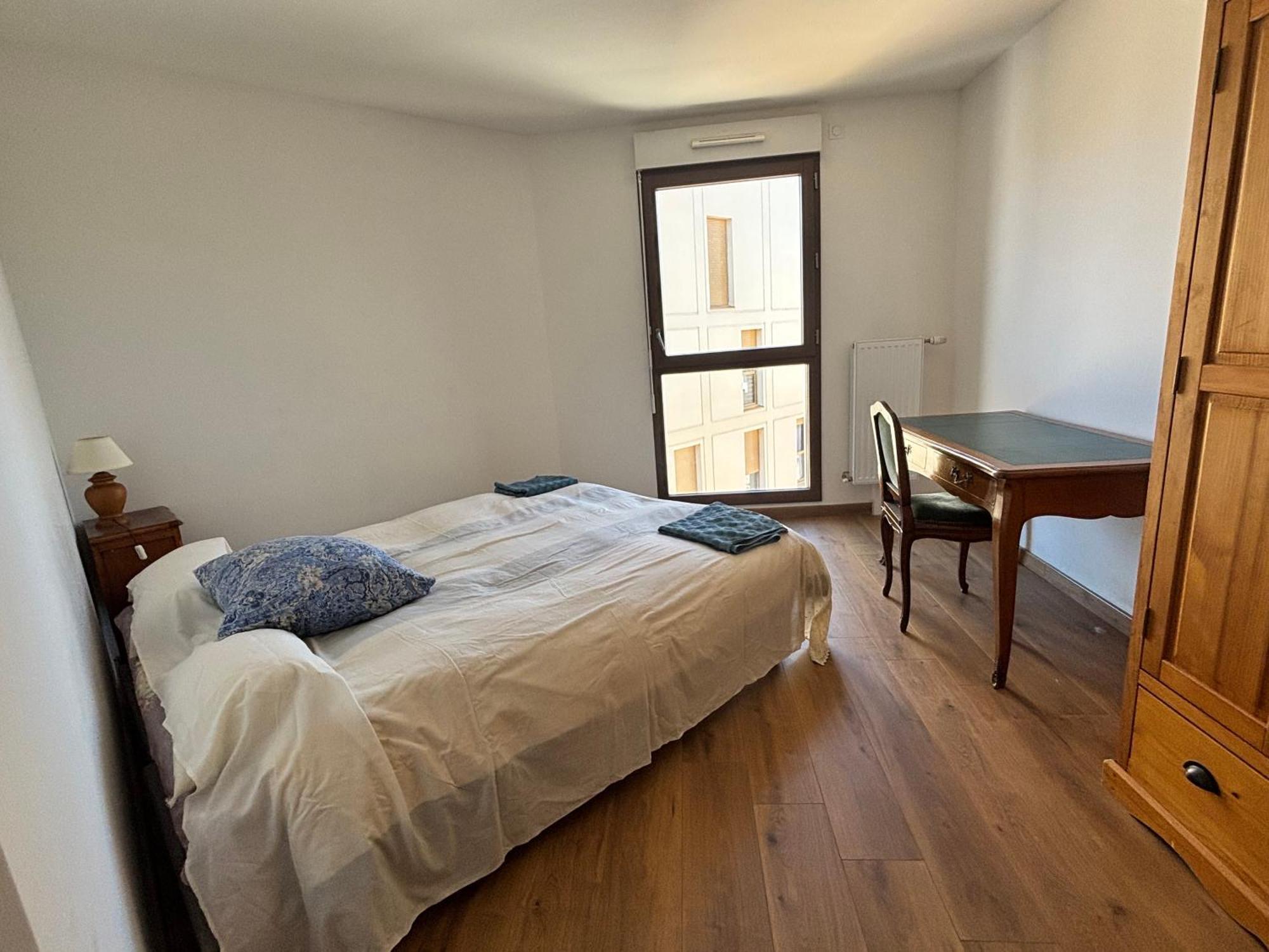 Private Bedroom In A Charming On The Banks Of The Canal De L Ourcq Alloggio in famiglia